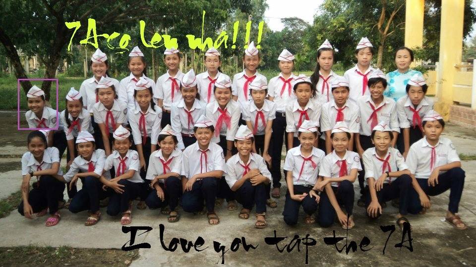 Cháu Ly Na chụp cùng bạn bè ( Cháu trong hình màu xanh )