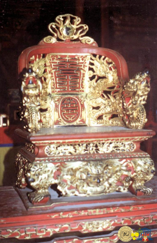 Hình ảnh ba " Ngai Vàng" tại Triệu Tổ Miếu, Đại Nội Huế - Di sản văn hoá.