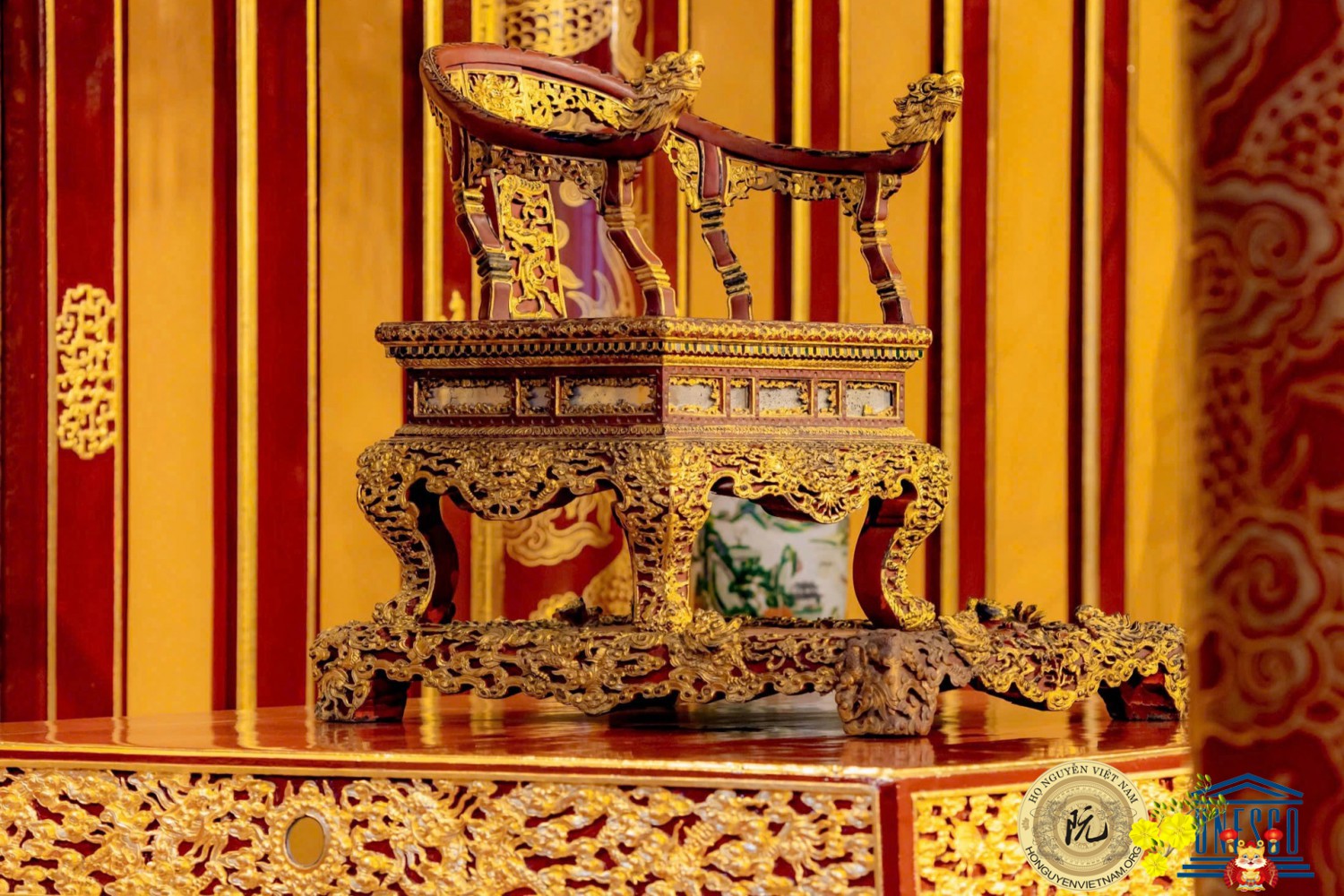 can canh ngai vang trieu nguyen