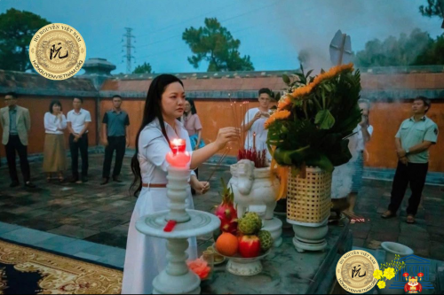 Hậu duệ Thái Hậu Từ Dụ về thăm cố đô Huế - Amanda Ngọc Nguyễn