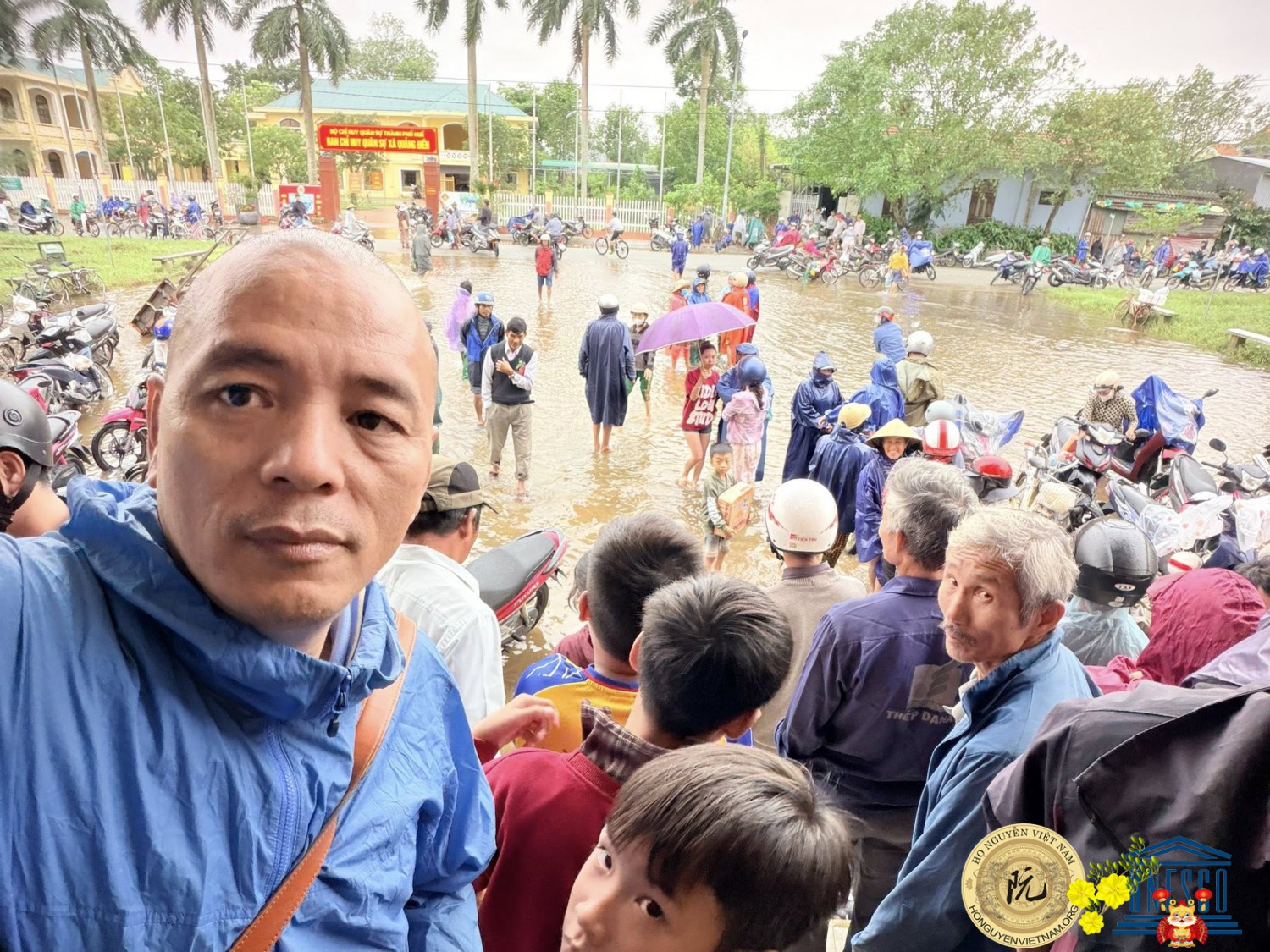 Ông Nguyễn Thế Lợi cùng Cty CP Đầu Tư Sài Gòn Thăng Long trong công tác thiện nguyện