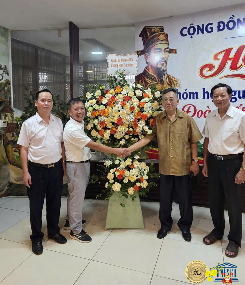 nhóm họ Nguyễn Hữu Phương Nam gửi hoa chúc mừng ra mắt Nguyễn Hữu Miền Bắc